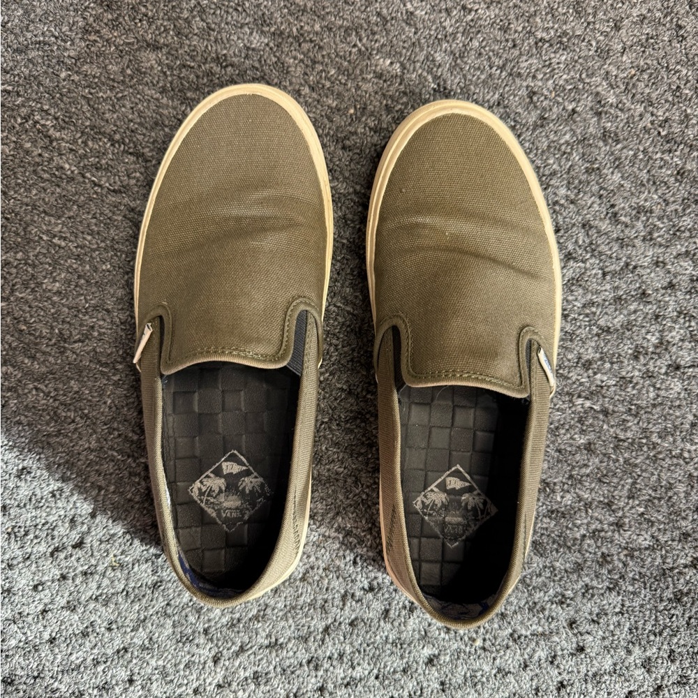 Slip on Vans Army green light wear